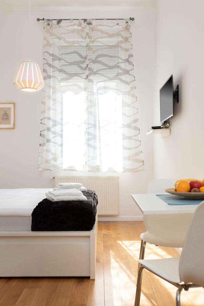 Modern Studio Near Park Zrinjevac And Main Square ザグレブ エクステリア 写真